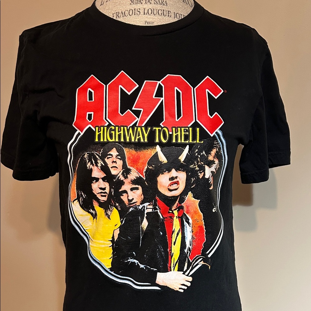 Men’s Graphic Band Tee, AC/DC, Black (size small)